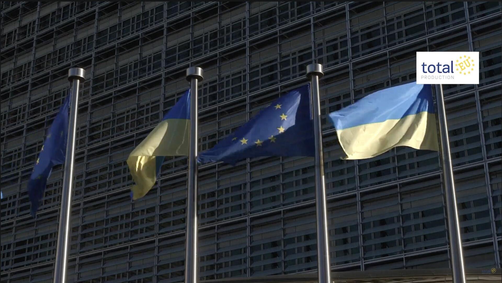 Ukraine: In Brussels, yellow and blue flags on EU buildings to mark three years since war began